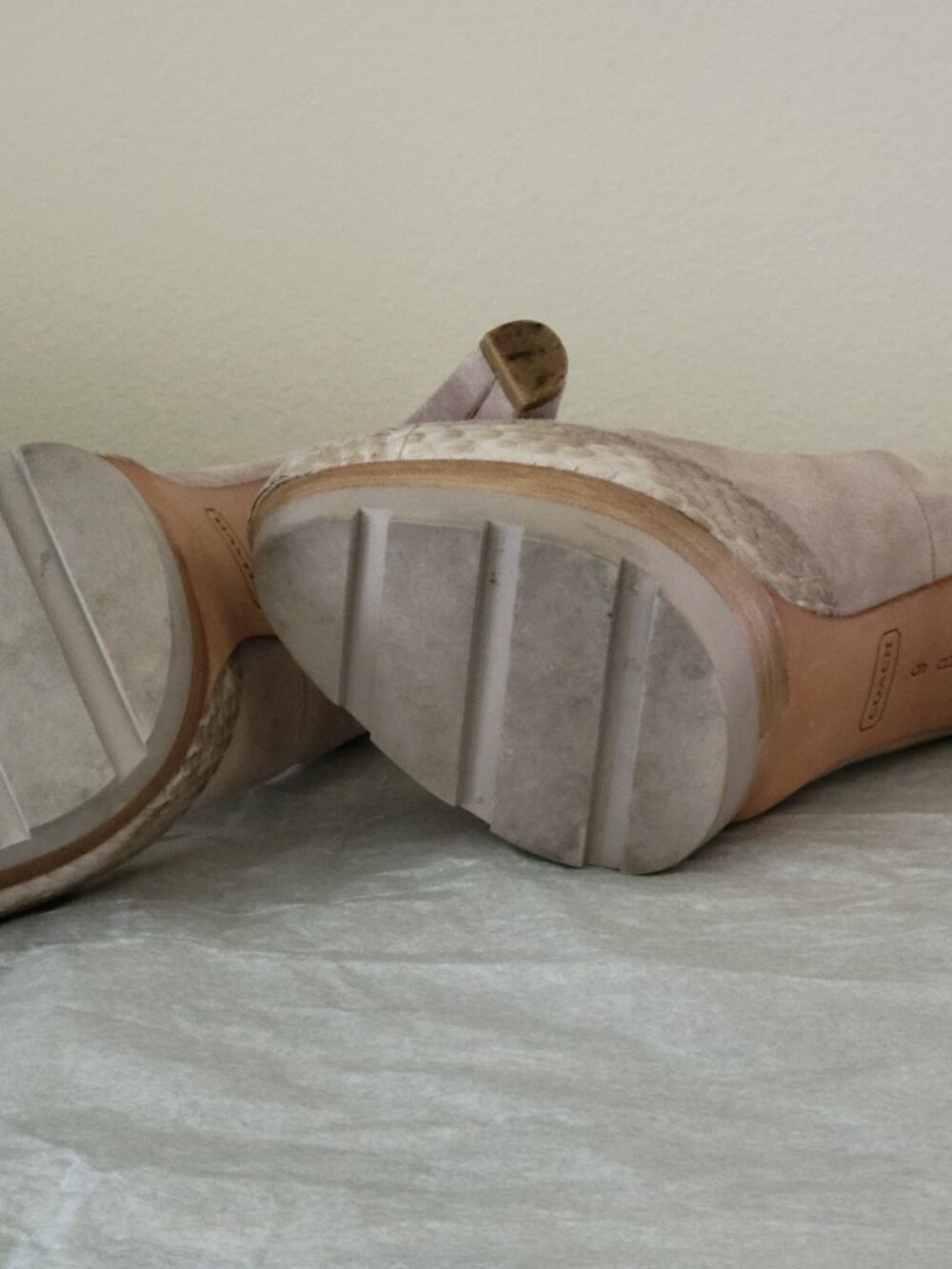 Coach Pump - Picture 3 of 4